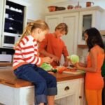 Butrint Imeri këndon i shtrirë në koncert para fansave të tij