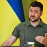 Kim Jong-un ndalon gratë të veshin pantallona të shkurtra, kundërshton “modën kapitaliste”