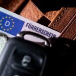 Dorë me lekurë të thatë dhe me çarje? Mjekët e lëkurës zbulojnë përbërësit kyç që qetësojnë dhe parandalojnë problemet