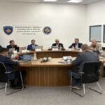 Bajrami thumbon Kurtin për ekonomi: Kosova mbijeton falë remitancave, ne ‘eksportojmë të rinjtë në Evropë’