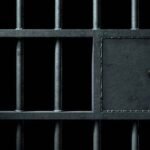 Mijëra njerëz në Beograd rrethojnë ndërtesën e ushtrisë – pengojnë ndërtimin e kompleksit të Trumpit