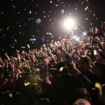 Dalin pamjet nga aksidenti fatal afër Drenasit, zjarrfikësi i futur në ujë duke kërkuar trupa nga vetura e rrokullisur