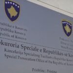 Dyshohet që e goditi gruan e tij me sopatë, burri dërgohet në mbajtje