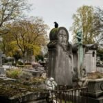 Zyrtari i BE-së që u ther me thikë në Gjakovë po trajtohet në QKUK, vazhdojnë hetimet