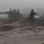 Momenti kur një tanker rus goditet nga dronë detarë